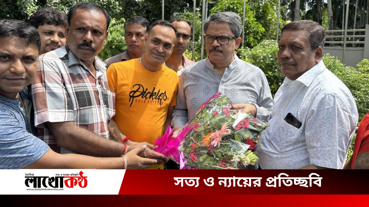 Puja celebration committee congratulated foreign minister with flowers