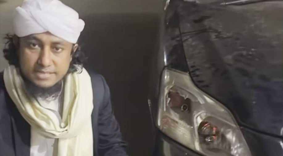ওয়াজ চলাকালে মুফতি তাহেরীর গাড়ি ভাঙচুর