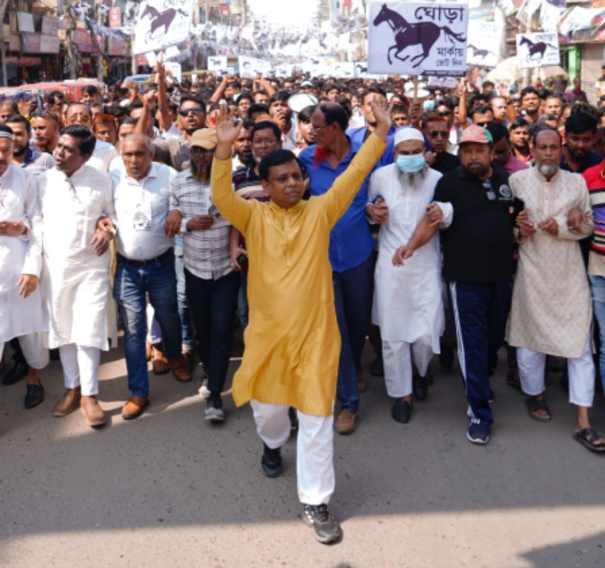 দ্বিতীয় দিনেও প্রচারণায় মাঠ চষে বেড়িয়েছেন কুসিকের চার প্রার্থী!