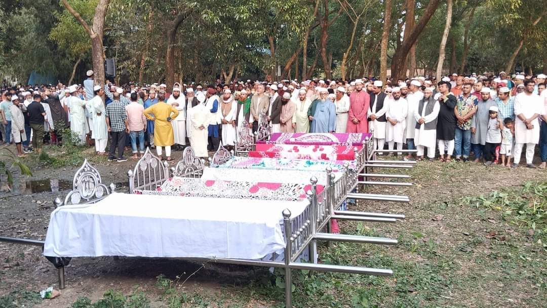 ব্রাহ্মণবাড়িয়ায় বেইলি রোডের অগ্নিকাণ্ডে একই পরিবারের পাঁচজনের দাফন সম্পন্ন! 