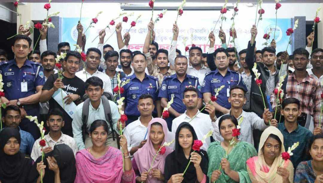 ব্রাহ্মণবাড়িয়ায় ১২০ টাকায় পুলিশে চাকরি পেলো ৭১ জন