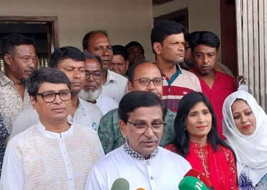 বিএনপি একটি মাজা ভাঙ্গা দল : হানিফ