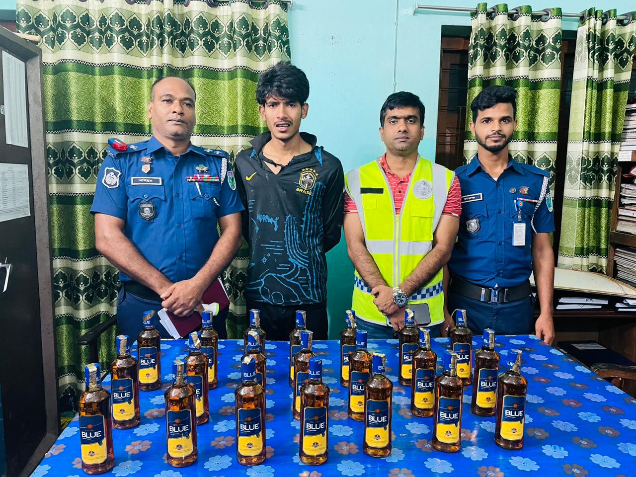 সিলেট জেলার জৈন্তাপুর মডেল থানা কর্তৃক ২১ বোতল মদ উদ্ধার! গ্রেফতার: ১