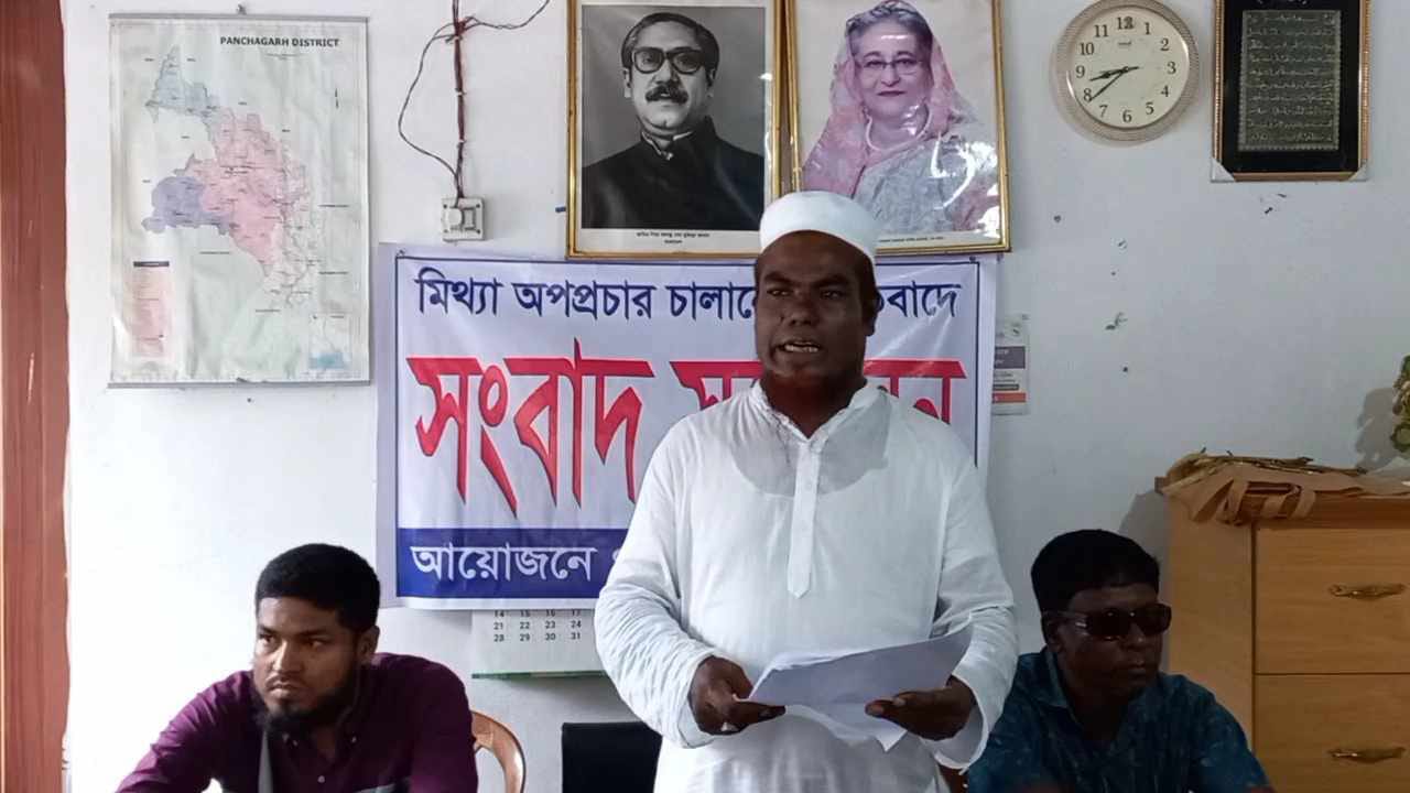 পঞ্চগড়ে ছাত্রলীগ নেতার বিরুদ্ধে ইভটিজিংয়ের মিথ্যা অপবাদের অভিযোগে সংবাদ সম্মেলন