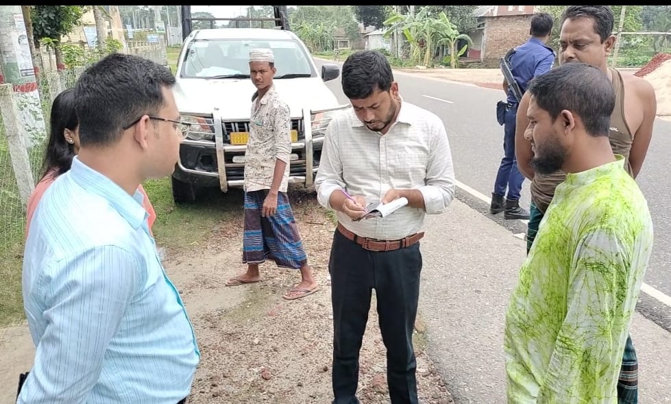 অতিরিক্ত ভাড়া আদায়ের অভিযোগে নেত্রকোণায় জেলা প্রশাসন ও বিআরটিএ’র অভিযান