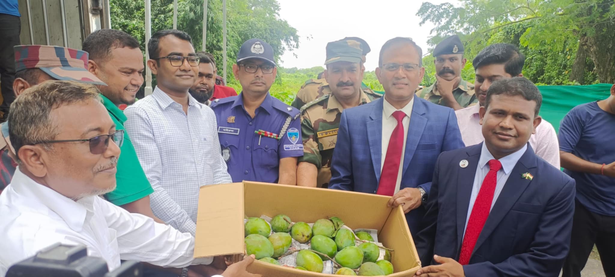 ত্রিপুরার মুখ্যমন্ত্রীর জন্য আম, ইলিশ মাছ ও রসগোল্লা পাঠালেন প্রধানমন্ত্রী