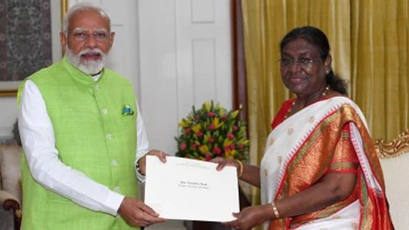 ভারতের প্রধানমন্ত্রীর পদ থেকে পদত্যাগ করেছেন নরেন্দ্র মোদি