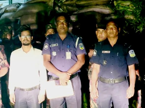সোয়া ২ কোটি টাকার চিনি জব্দ! স্থানীয়দের অভিযোগ প্রশাসনের ছত্রছায়ায় মূলহোতারা ধরা ছোঁয়ার বাইরে