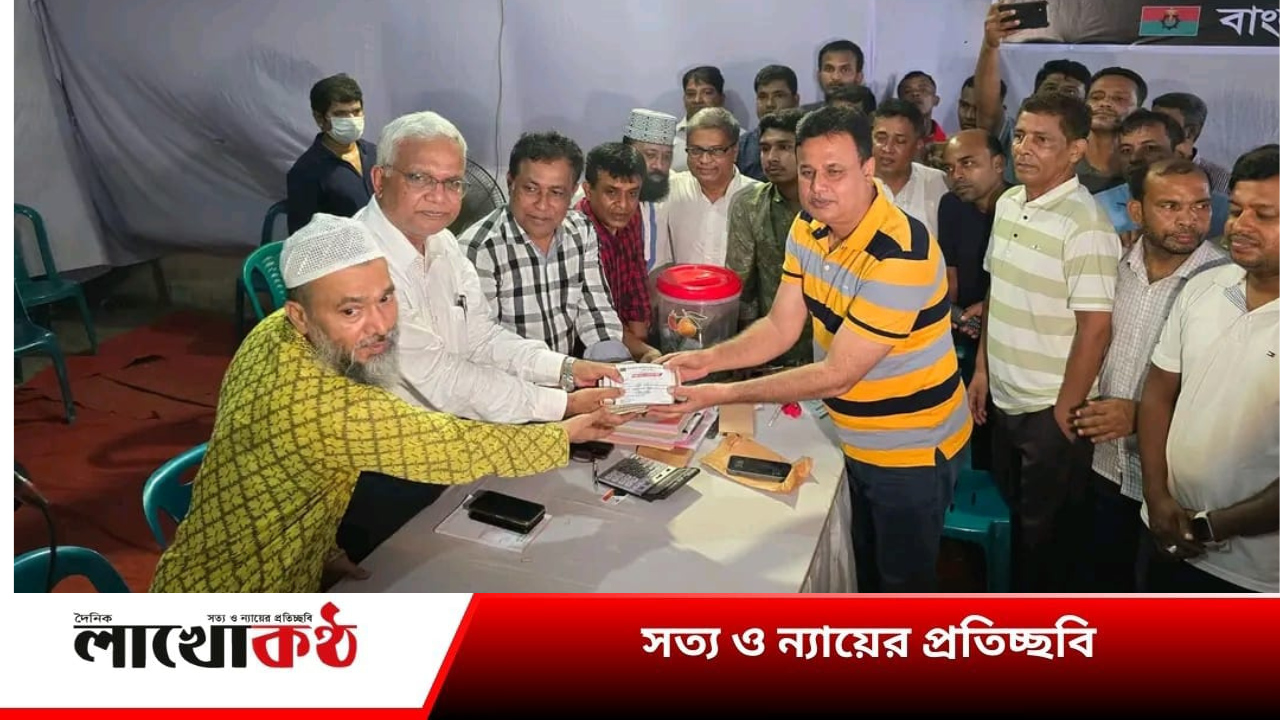 বন্যার্তদের সহায়তায় সাবেক এমপি মোশারফের ৫ লাখ টাকা অনুদান