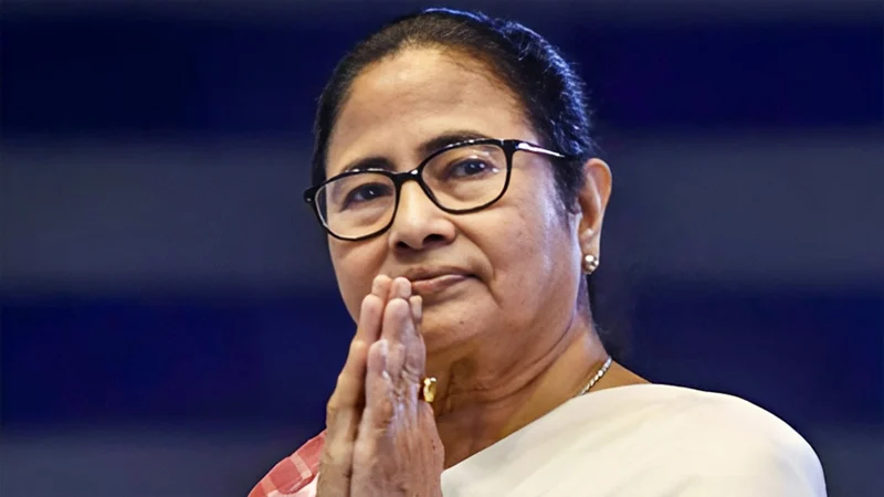 ড. ইউনূসকে অভিনন্দন মমতার!