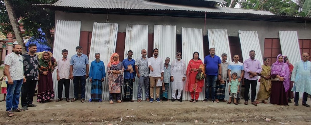 রোটারি ইন্টারন্যাশনাল বাংলাদেশ প্রেসিডেন্ট  এর পক্ষ থেকে ঘর নির্মাণ সামগ্রী বিতরণ