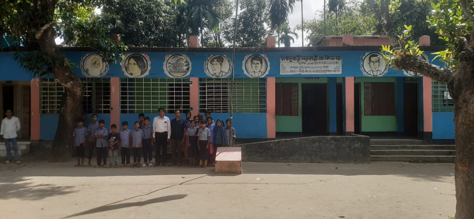 প্রাথমিক বিদ্যালয়ে দুই শিক্ষক দিয়ে চলছে ২১৫ শিক্ষার্থীকে পাঠদান