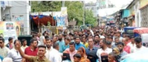 গলাচিপায় খেয়াঘাট মাঝিদের ন্যায্য দাবীতে বিক্ষোভ মিছিল