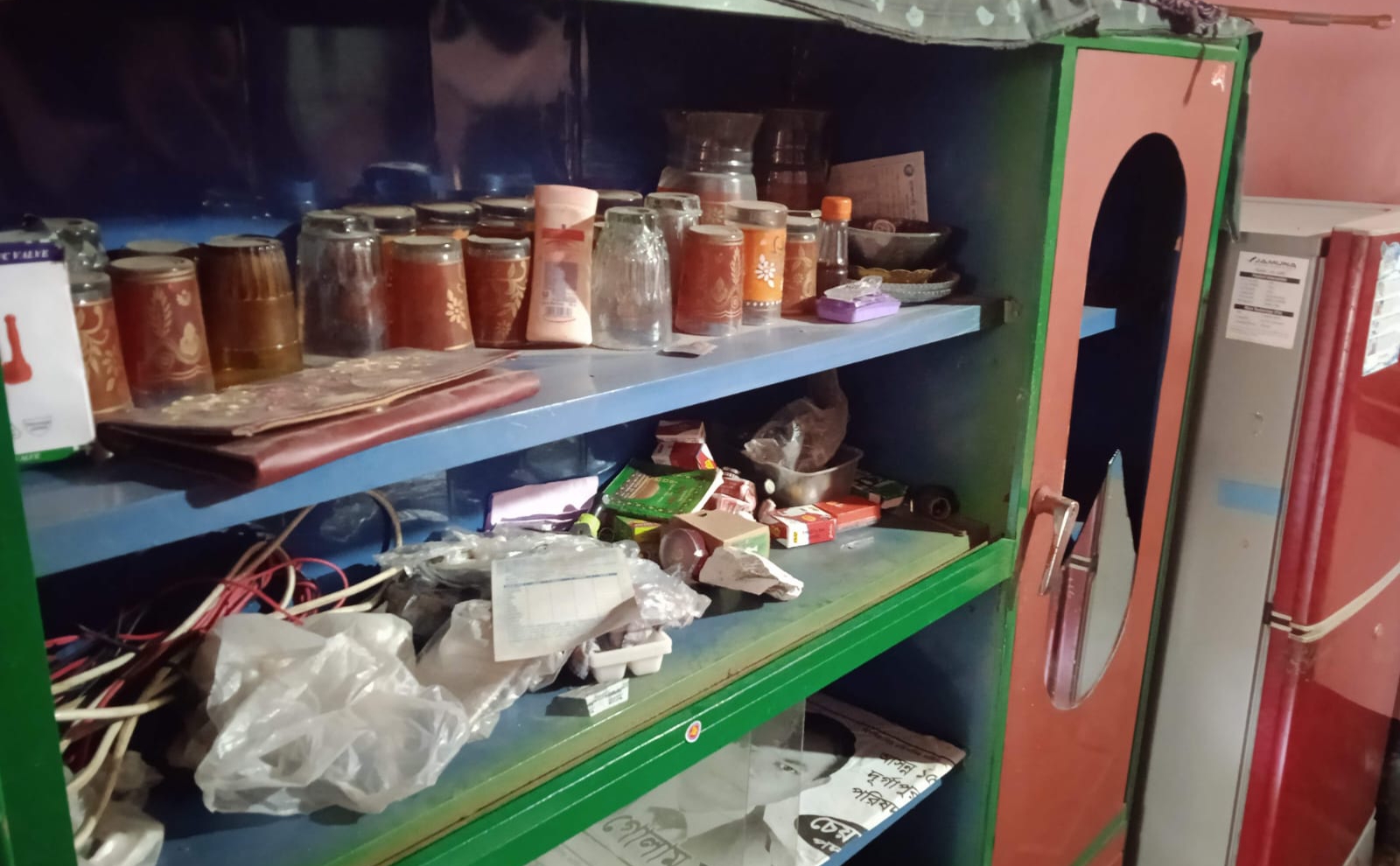 দুর্গাপুরে আসামী গ্রেফতার হওয়ায় বাদীর বাড়ীঘর ভাংচুর, বাদীকে হত্যার হুমকি আসামীদের