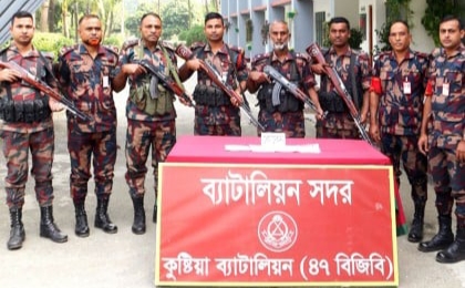 কুষ্টিয়ায় বিজিবির পৃথক অভিযানে ৮০ লক্ষ টাকার কোকেন উদ্ধার