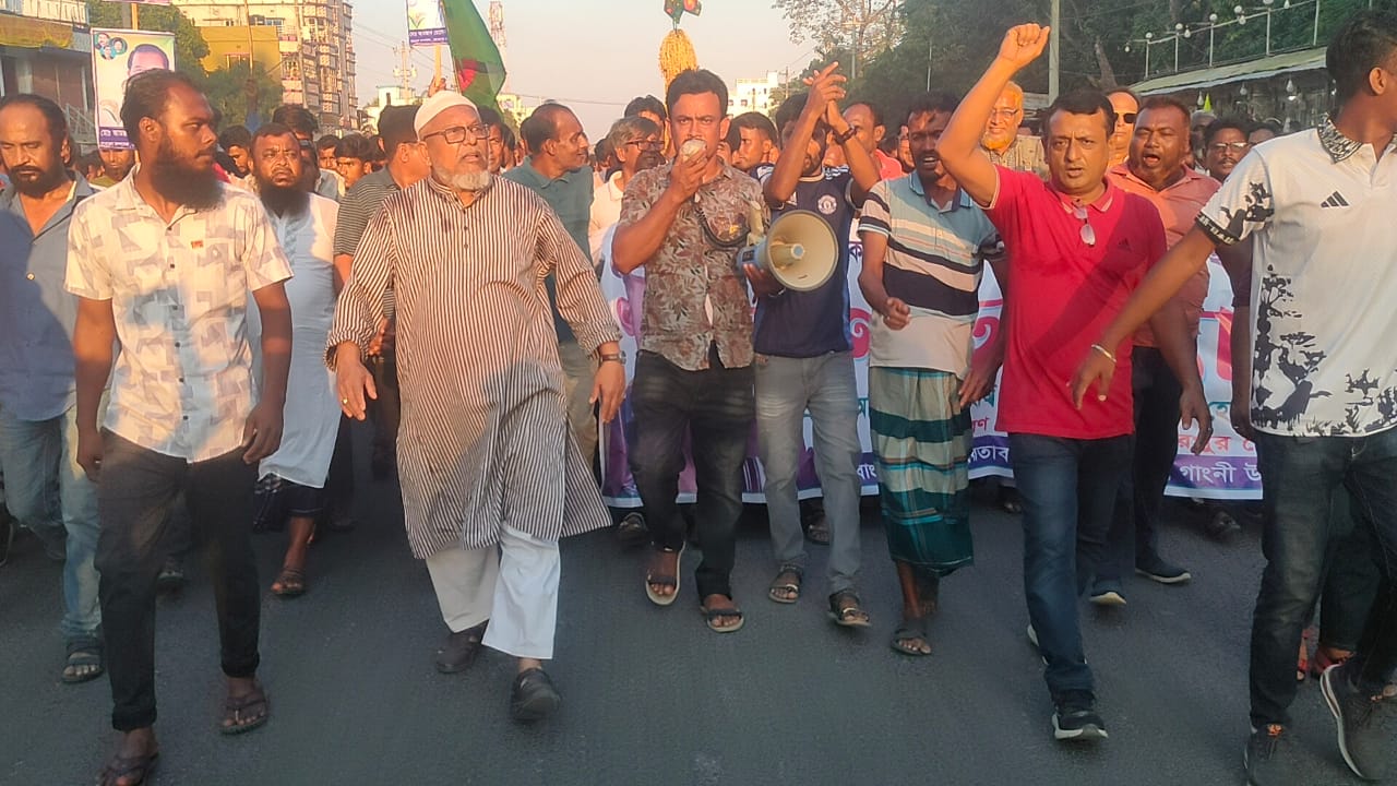 শেখ হাসিনা মন্রী এমপিরা অপকর্ম  ব্যাংক লুটের কারণে দেশ ছেড়ে পালিয়েছে-আমজাদ হোসেন