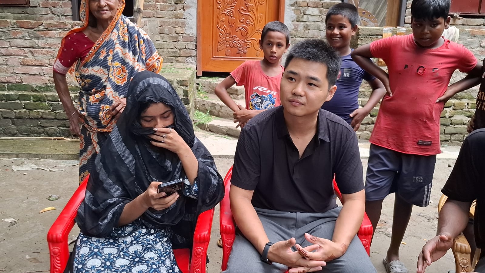 প্রেমের টানে চীন থেকে মাদারীপুরে, চীনা যুবকের সঙ্গে মুসলিম রীতিতে বিয়ে সুমাইয়ার