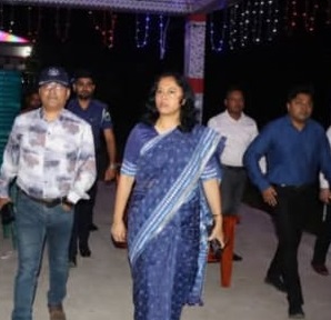 নাটোরে হিন্দুদের দূর্গাপূজা পরিদর্শন করেন জেলা প্রশাসক, পুলিশ সুপার