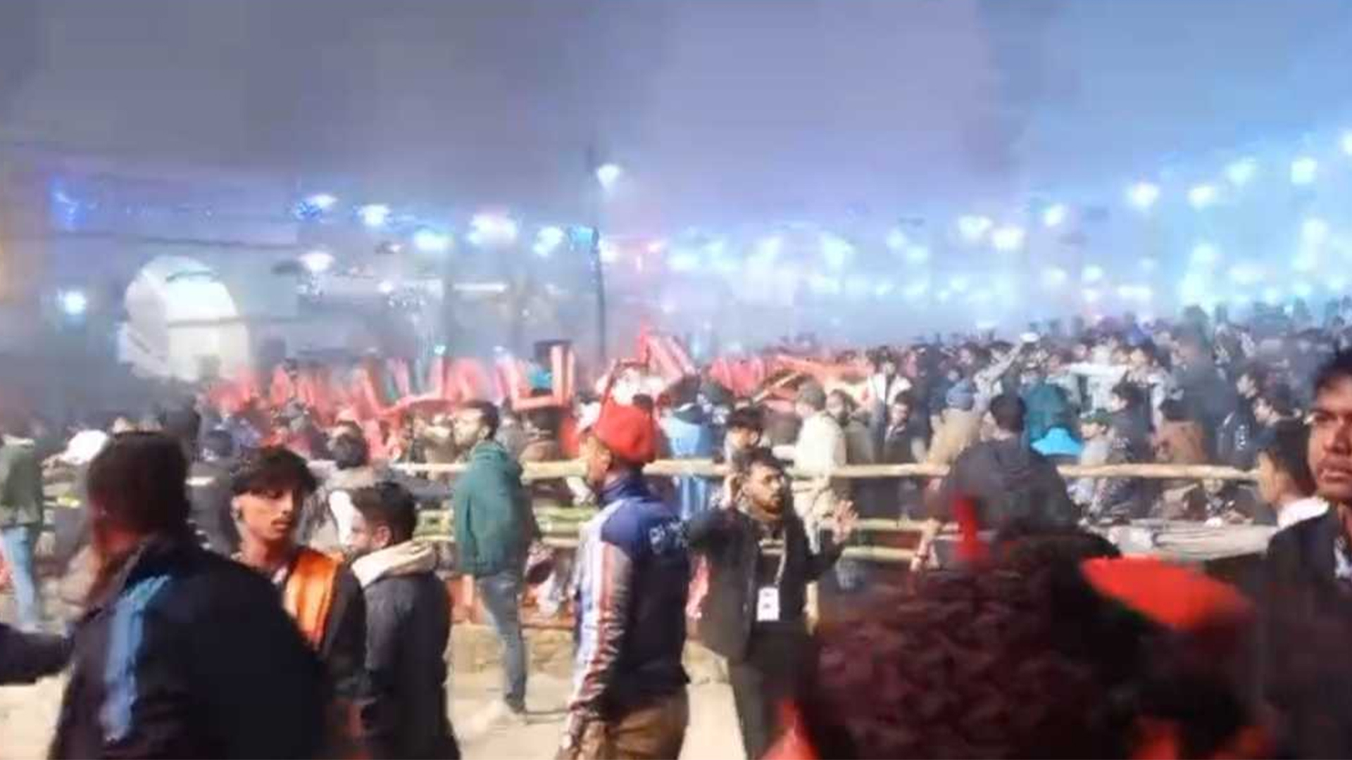 ফরিদপুরে জেমসের কনসার্টে হামলা, আহত ৩০