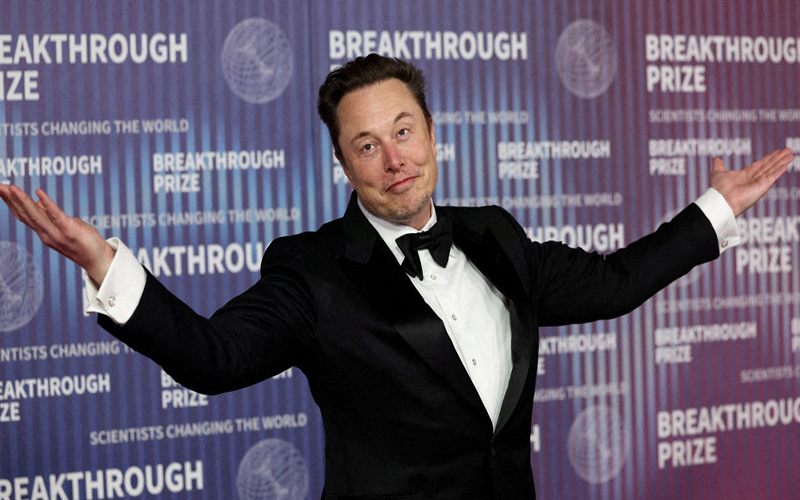 বিশ্বের প্রথম ৭০০ বিলিয়ন ডলারের মালিক ইলন মাস্ক