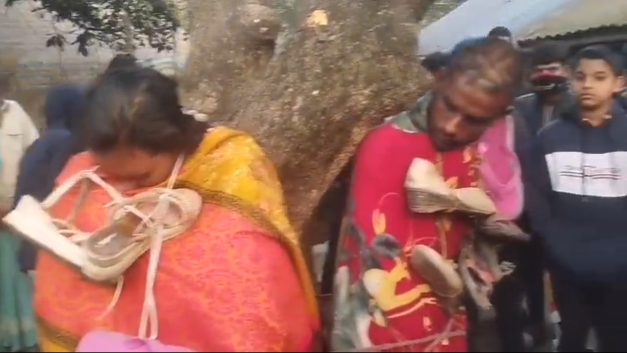 চুয়াডাঙ্গায় যুবকের চুল কেটে জুতার মালা পরিয়ে গাছে বেঁধে নির্যাতন