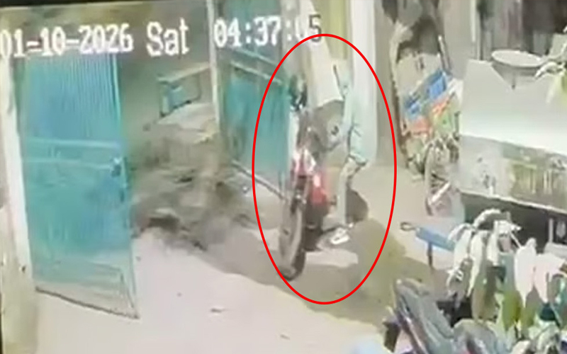 থানার ভেতর থেকে পুলিশের মোটরসাইকেল চুরি