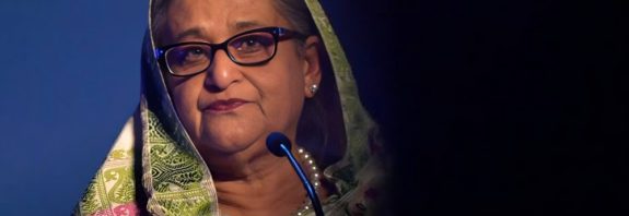 ইউনূসকে বার বার ‘খুনি ফ্যাসিস্ট’, ‘মহাজন’, ‘অর্থপাচারকারী’ ও ‘ক্ষমতালোভী বিশ্বাসঘাতক’ আখ্যায়িত করে তীব্র আক্রমণ চালিয়েছেন শেখ হাসিনা