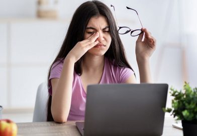 সারাক্ষণ ডিজিটাল স্ক্রিনে তাকিয়ে চোখের ক্ষতি, সমাধান কী?