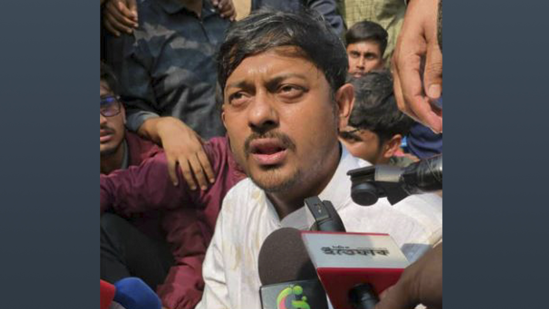 নির্বাচনী প্রচারণায় গিয়ে তোপের মুখে নাসীরুদ্দীন পাটওয়ারী