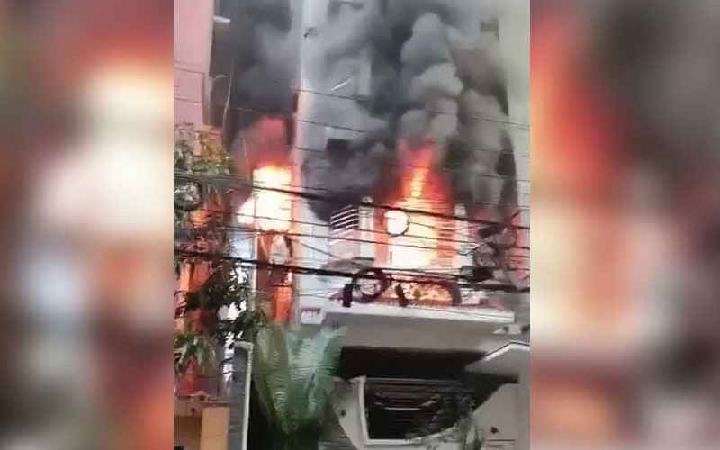 ঢাকায় ভবনে আগুন, নিহত ৩