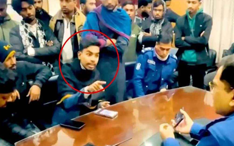 ওসিকে হুমকি দেওয়া সেই বৈষম্যবিরোধী নেতা গ্রেপ্তার