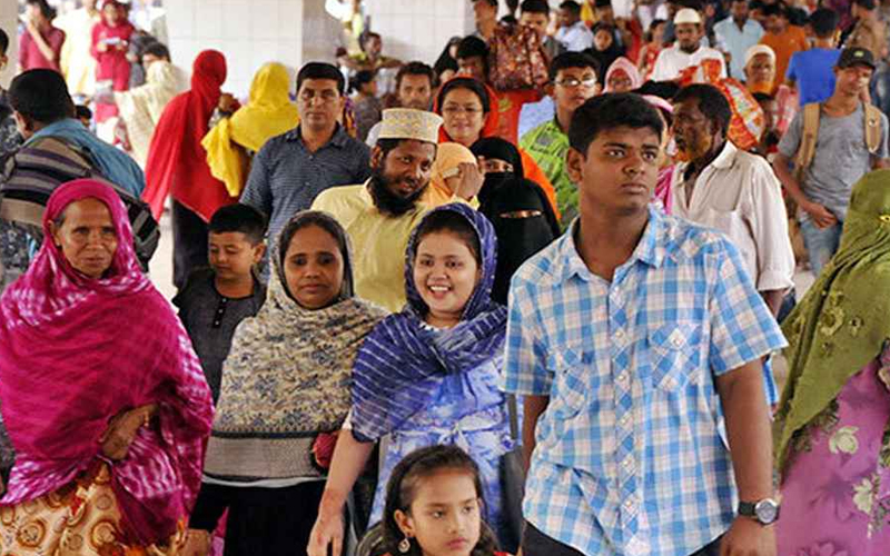 ভোট দিতে বাড়ি ফেরার মানুষের ঢল