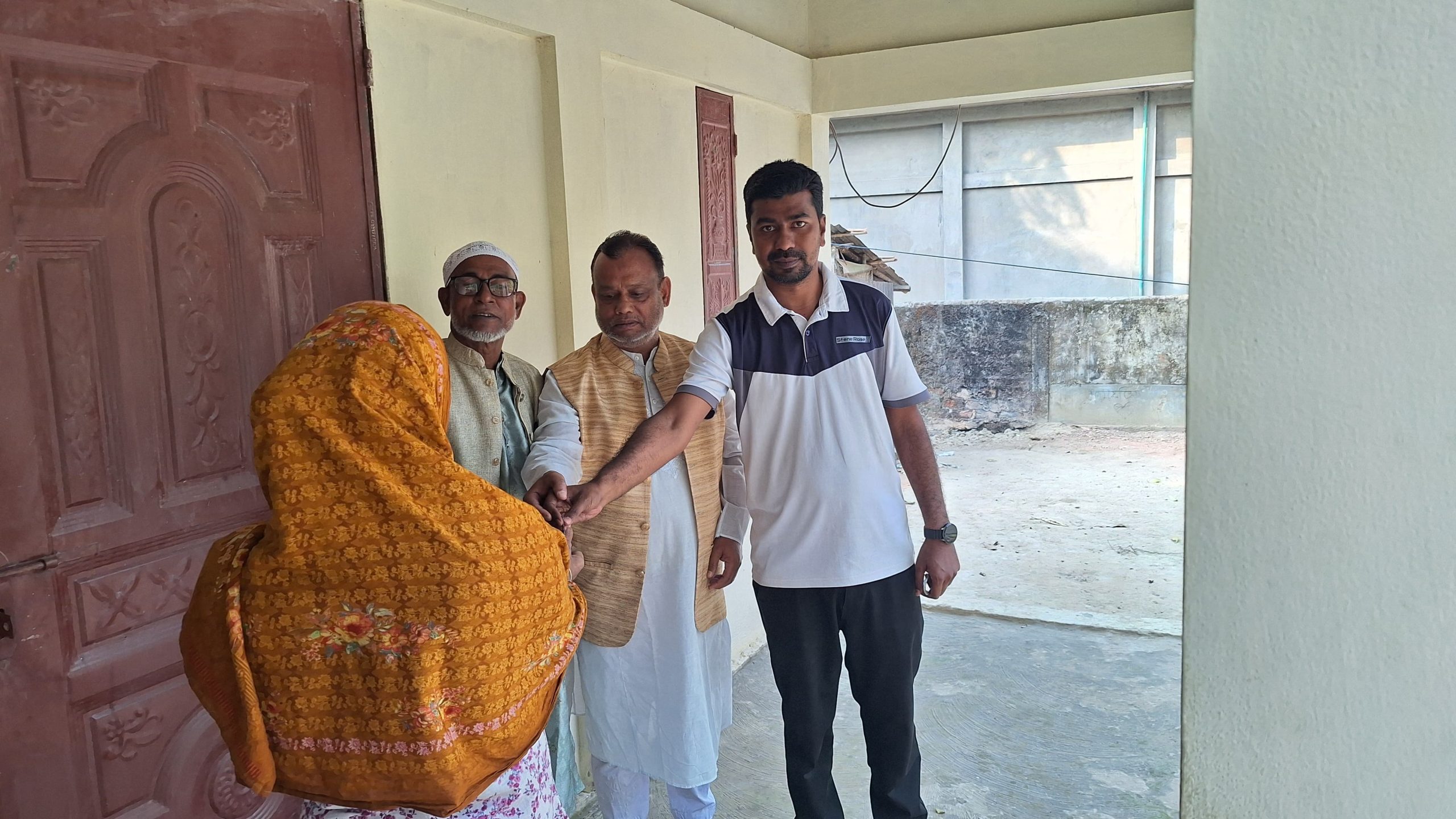 কুলাউড়ায় গৃহ নির্মাণ প্রকল্প-১০ এর চাবি হস্তান্তর সম্পন্ন