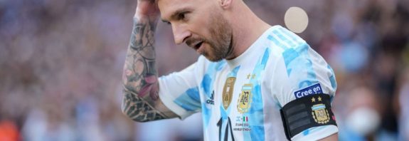 ইংরেজি না শেখায় ‘গভীরভাবে অনুতপ্ত’ লিওনেল মেসি