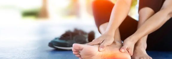 কোন ভিটামিনের অভাবে হাত পা জ্বালা পোড়া করে?