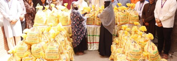 অসহায় ও নিম্ন আয় রোজাদার পরিবারের পাশে প্রয়াস