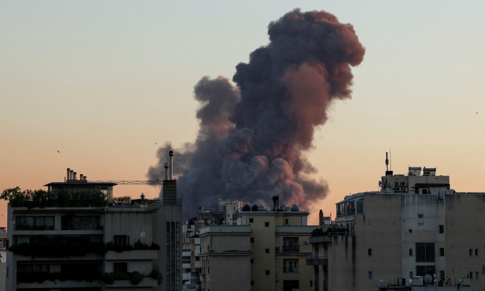 বিস্ফোরণে কেঁপে উঠল বৈরুত