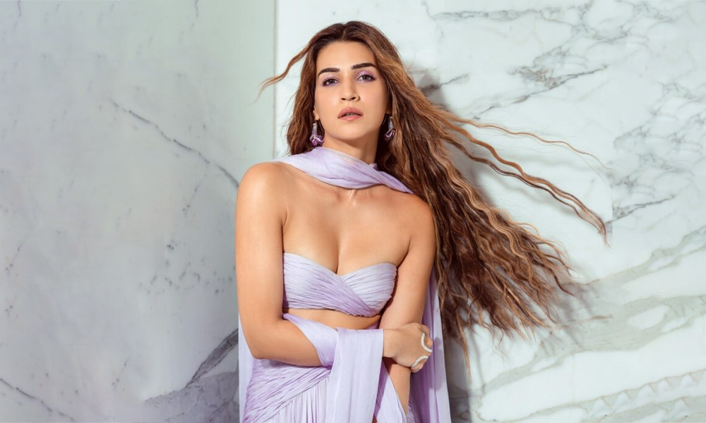 বিয়ের গুঞ্জন নিয়ে মুখ খুললেন কৃতি শ্যানন