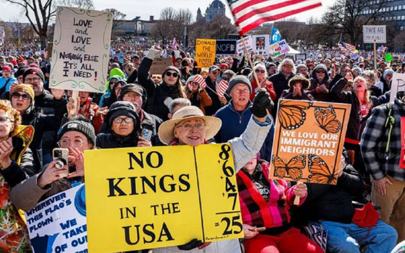 যুক্তরাষ্ট্রে ‘নো কিংস’ আন্দোলন: ট্রাম্পের বিরুদ্ধে বিক্ষোভে লাখো মানুষ