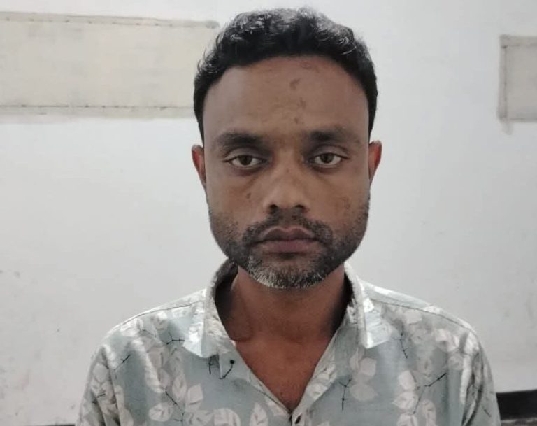 নওগাঁ মহাদেবপুরে স্বামীর হাতে স্ত্রী খুন