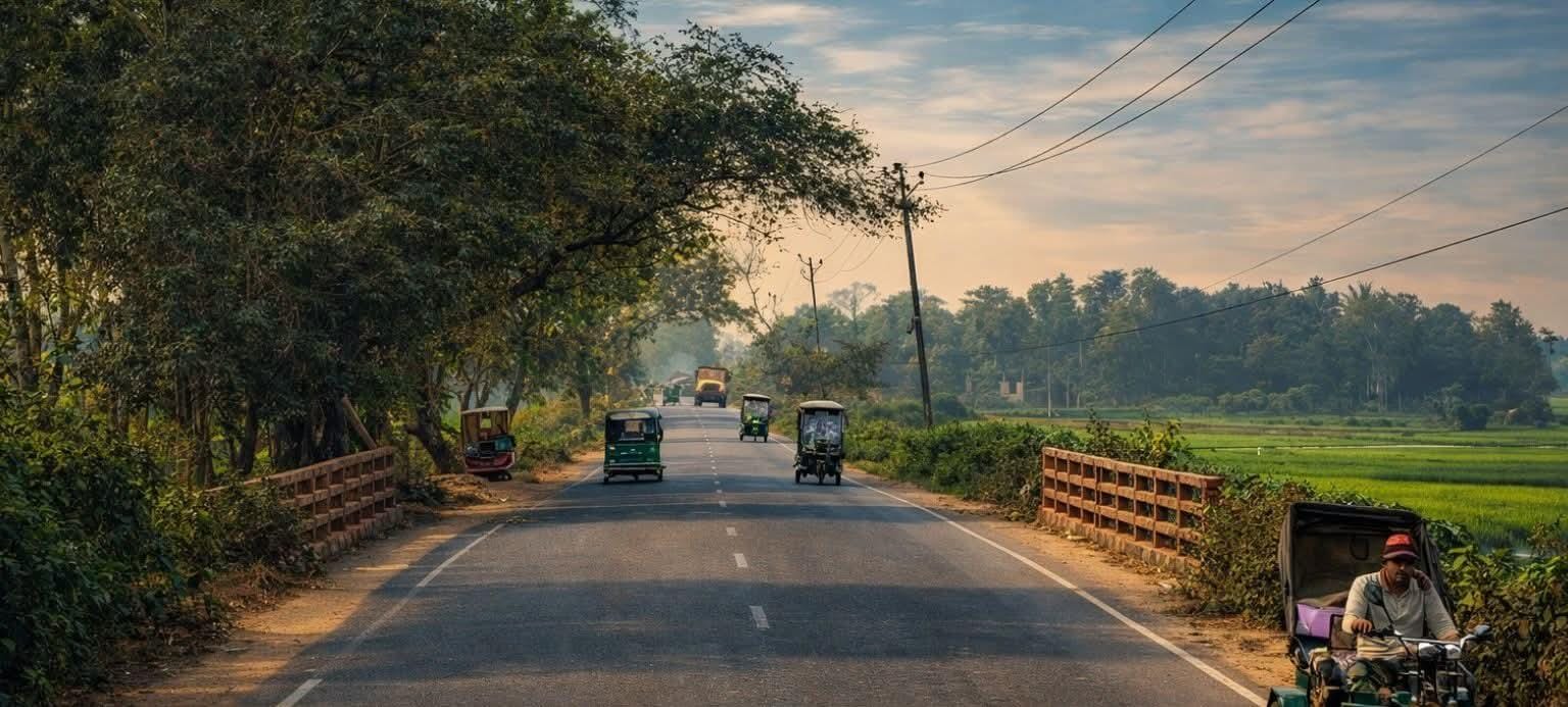রাজনগরে কালভার্টের পাশে বর্জ্যের স্তূপ: দুর্গন্ধে অতিষ্ঠ পথচারী, দেখার কেউ নেই