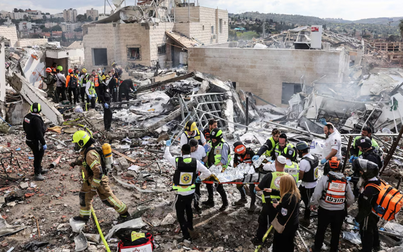 ইরানের ক্ষেপণাস্ত্রের আঘাতে ইসরাইলে বহু হতাহত