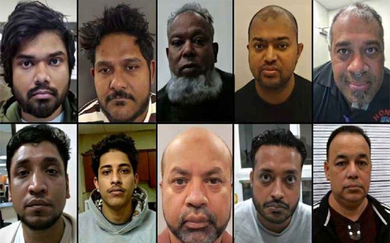 যুক্তরাষ্ট্রের ‘খারাপের চেয়ে খারাপ’ বিদেশি অপরাধীদের তালিকায় উঠে এসেছে ১০ জন বাংলাদেশির নাম। প্রেসিডেন্ট ডোনাল্ড ট্রাম্পের নির্বাচনি প্রতিশ্রুতি অনুযায়ী যুক্তরাষ্ট্রে অবৈধ অভিবাসীদের বিরুদ্ধে বড় ধরনের অভিযান শুরু হয়েছে। সম্প্রতি যুক্তরাষ্ট্রের ইমিগ্রেশন অ্যান্ড কাস্টমস এনফোর্সমেন্ট (আইসিই) গ্রেপ্তার হওয়া ‘ওর্স্ট অব দ্য ওর্স্ট’ বা ‘খারাপের চেয়ে খারাপ’ বিদেশি অপরাধীদের একটি তালিকা প্রকাশ করেছে মার্কিন ডিপার্টমেন্ট অব হোমল্যান্ড সিকিউরিটি (ডিএইচএস)। প্রকাশিত তালিকায় বিভিন্ন দেশের অপরাধীদের পাশাপাশি অন্তত ১০ জন বাংলাদেশির নাম ও তাদের অপরাধের বিবরণ উঠে এসেছে। আইসিইর তথ্য অনুযায়ী, যুক্তরাষ্ট্রের বিভিন্ন অঙ্গরাজ্য থেকে গ্রেপ্তার বাংলাদেশিদের মধ্যে রয়েছেন— কাজী আবু সাঈদ। ক্যানসাস অঙ্গরাজ্য থেকে গ্রেপ্তার সাঈদের বিরুদ্ধে শিশুদের যৌন হেনস্তা, অবৈধ জুয়া পরিচালনার অভিযোগ রয়েছে। তালিকায় আছেন শাহেদ হাসান নামে এক বাংলাদেশি। শাহেদকে নর্থ ক্যারোলিনা থেকে গ্রেপ্তার করা হয়েছে। তার বিরুদ্ধে গোপনে অস্ত্র বহন এবং চুরির অভিযোগ রয়েছে। মোহাম্মদ আহমেদ ও মো. হোসেন নামে আরও দুই বাংলাদেশিকে গ্রেপ্তার করা হয়েছে নিউইয়র্ক থেকে। তাদের বিরুদ্ধে যৌন নির্যাতন ও যৌন অপরাধের অভিযোগ রয়েছে। মাহতাবউদ্দিন আহমেদকে গ্রেপ্তার করা হয়েছে ভার্জিনিয়ার চ্যান্টিলি শহর থেকে। তার বিরুদ্ধে গাঁজাসহ অন্যান্য মাদক বিক্রির অভিযোগ রয়েছে। টেক্সাস অঙ্গরাজ্যের মার্লিন শহর থেকে গ্রেপ্তার করা হয়েছে নেওয়াজ খানকে। মাদকসংক্রান্ত অপরাধের অভিযোগ রয়েছে তার বিরুদ্ধে। ইশতিয়াক রাফি নামে এক বাংলাদেশিকে গ্রেপ্তার করা হয়েছে ভার্জিনিয়ার মানাসাস শহর থেকে। তার বিরুদ্ধে অস্ত্র ও মাদক রাখার অভিযোগ রয়েছে। ক্রেডিট কার্ড জালিয়াতির অভিযোগে বাংলাদেশি নাগরিক আলমগীর চৌধুরীকে গ্রেপ্তার করা হয়েছে মিশিগানের মাউন্ট ক্লেমেন্স থেকে। একই অভিযোগে কণক পারভেজ নামে আরেক বাংলাদেশি গ্রেপ্তার হয়েছেন অ্যারিজোনা থেকে। চুরির অভিযোগে শাহরিয়া আবিরকে ফ্লোরিডা প্যানস্কলা থেকে গ্রেপ্তার করা হয়েছে। স্বরাষ্ট্র দপ্তর জানিয়েছে, প্রেসিডেন্ট ট্রাম্পের নির্দেশনায় তারা জননিরাপত্তার জন্য হুমকিস্বরূপ এমন ব্যক্তিদের অগ্রাধিকার ভিত্তিতে চিহ্নিত করছে। ডিএইচএসের বার্তায় বলা হয়েছে, আইসিইর পরিশ্রমী সদস্যরা প্রেসিডেন্টের প্রতিশ্রুতি রক্ষা করছেন। আমরা সেই সব অবৈধ ব্যক্তিকে দিয়ে বিতাড়ন প্রক্রিয়া শুরু করেছি যারা গুরুতর অপরাধে জড়িত।