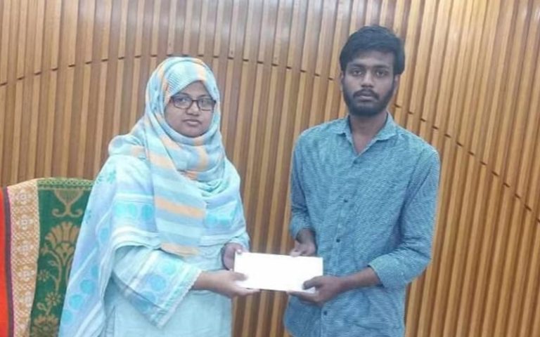 কুষ্টিয়ায় মেধাবী শিক্ষার্থী আলামিনকে সহায়তা
