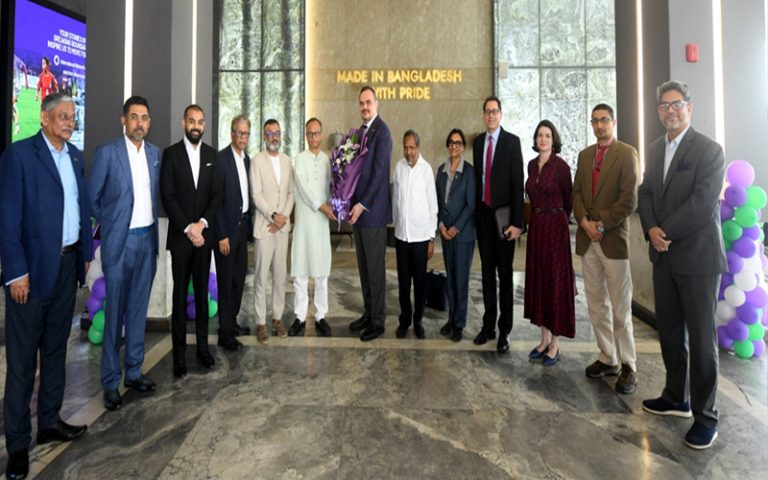 বিজিএমইএ ভবনে মার্কিন রাষ্ট্রদূতের বৈঠক, বাণিজ্য ও বিনিয়োগে সহযোগিতা নিয়ে আলোচনা