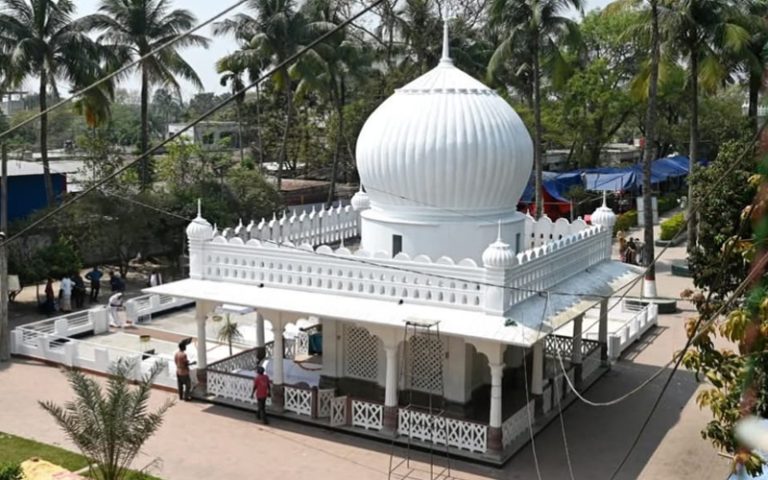 ঈদে পর্যটকে মুখর কুষ্টিয়া