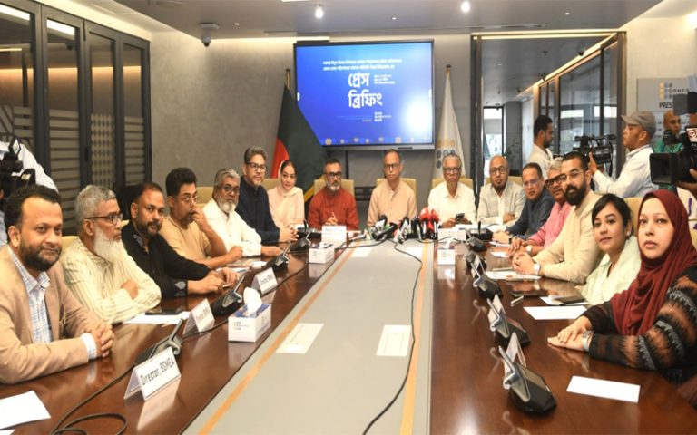 সংকটেও পোশাক শ্রমিকদের বেতন-বোনাস পরিশোধ