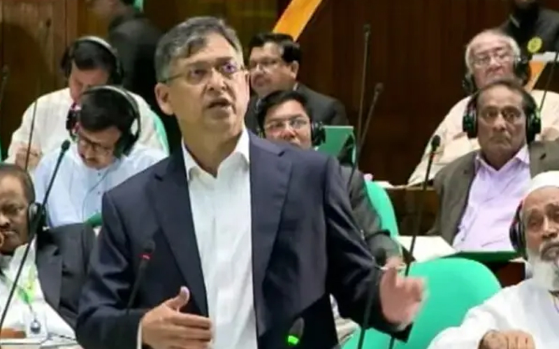 সংবিধান সংশোধনে এমপিদের নিয়ে কমিটি গঠনের প্রস্তাব স্বরাষ্ট্রমন্ত্রীর