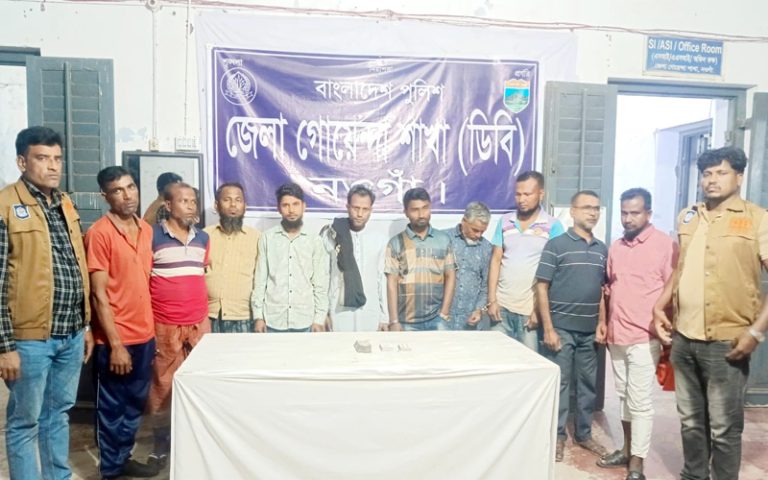 নওগাঁয় জু.য়া.র আসরে অভিযান, আ.ট.ক ১০