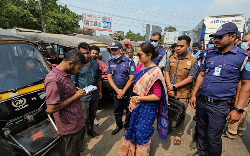 ইউএনও সাথী দাসকে যাত্রী ভেবে বাড়তি ভাড়া দাবি, অতঃপর…